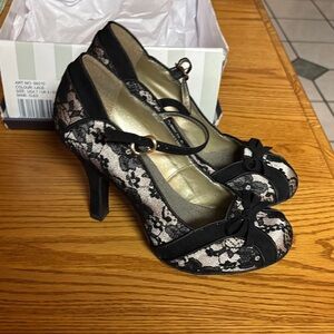 Chic Black Lace Heels with Bow Accent